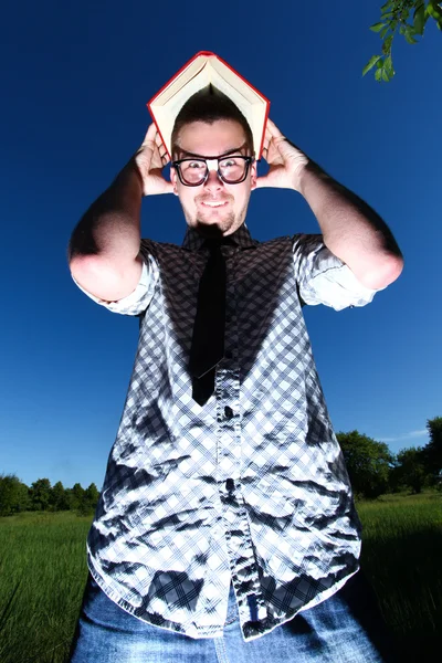 Un uomo con gli occhiali — Foto Stock