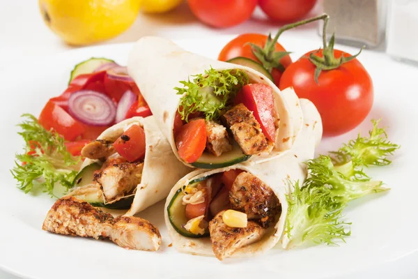 Grilled chicken and salad in tortilla wrap — Stock Photo, Image