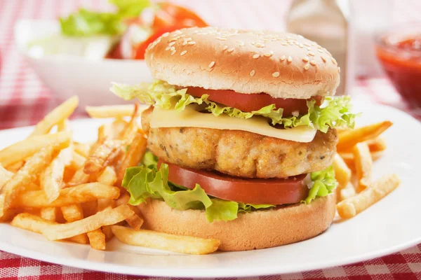 Delizioso hamburger di pollo — Foto Stock