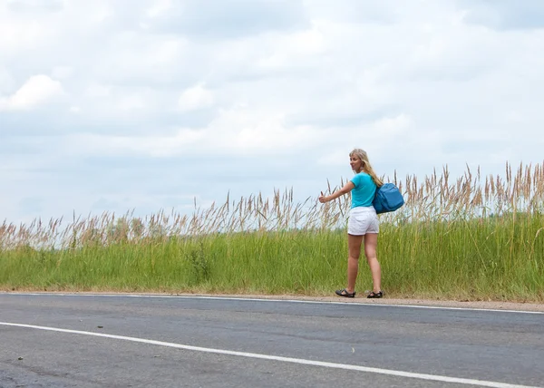 Hitchhiking girl — Stock Photo, Image