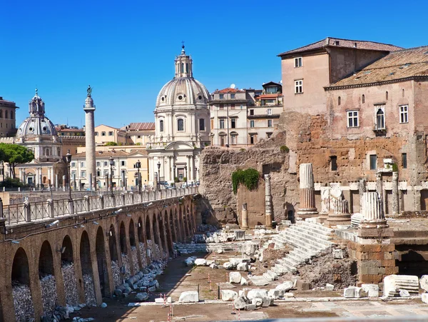 Itálie. Řím. pozůstatky fóra Traianus — Stock fotografie