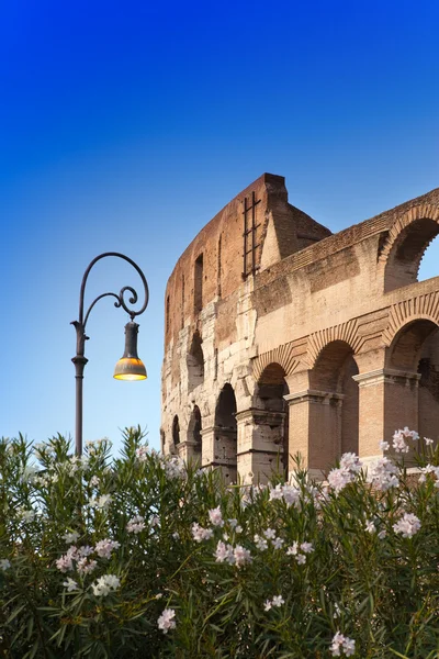 Італія. Рим. Стародавні знаменитого Колізею — стокове фото