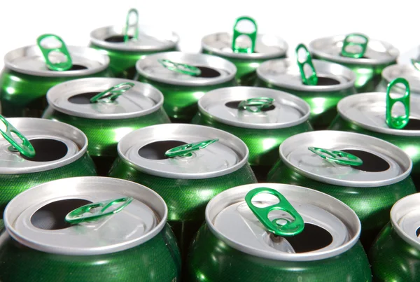 Latas de cerveza de aluminio con llaves — Foto de Stock