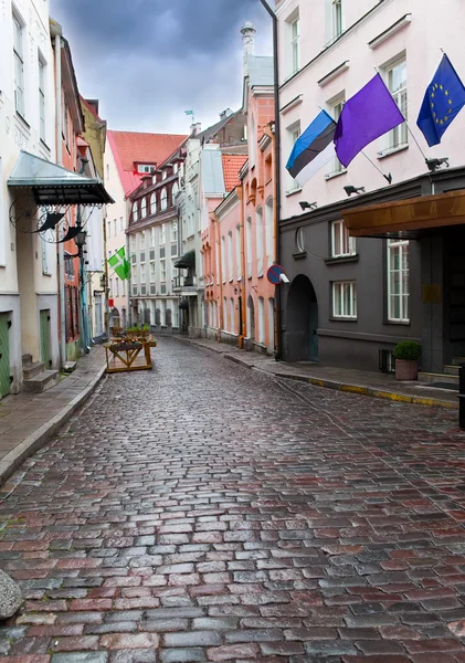 De straten van de oude stad na de regen. Tallinn. Estland — Zdjęcie stockowe