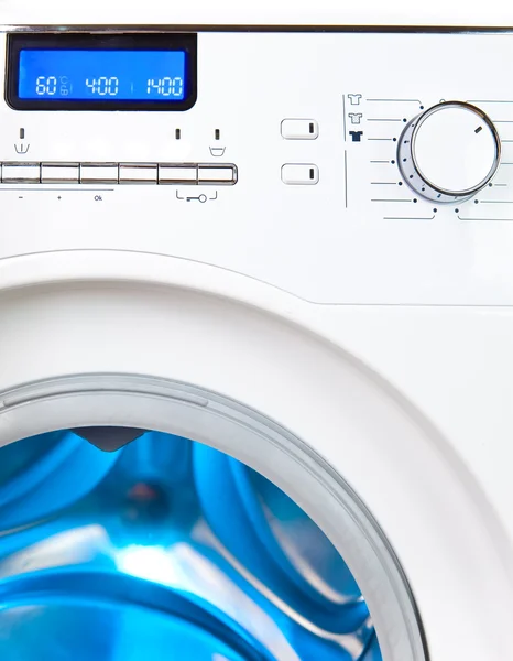 Die Waschmaschine - eine Nahaufnahme des Displays, des Kanals und einer Auswahl an Programmen — Stockfoto