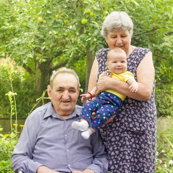 Elderly couple with granddaughter — Stock Photo, Image