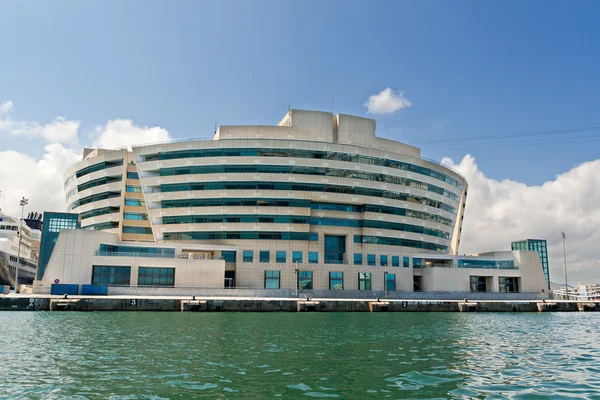 Bracelona världsbild trade center från havet — Stockfoto