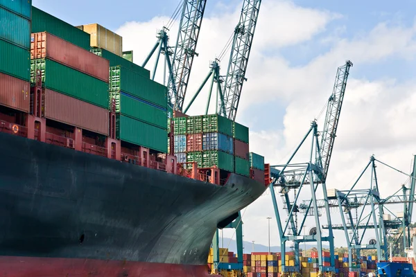 Cargo hajó berakodás konténerek — Stock Fotó