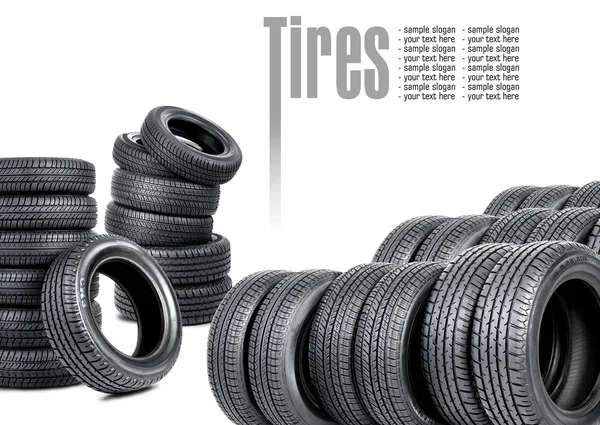 Muitos pneus no fundo branco — Fotografia de Stock