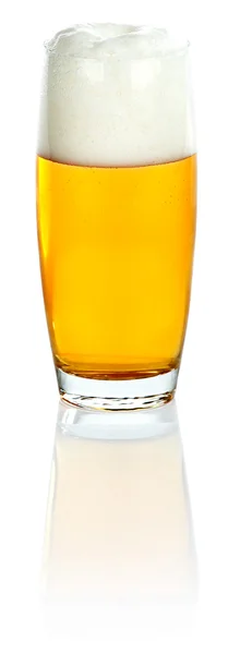 Bicchiere di birra con riflesso — Foto Stock