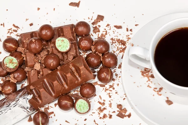 Hot coffee with lots of chocolates — Stock Photo, Image