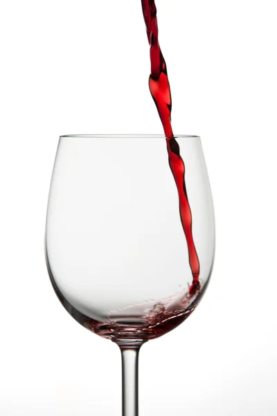 Pequena quantidade de vinho tinto sendo derramado — Fotografia de Stock