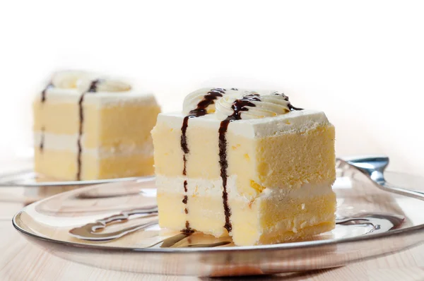 Fresh cream cake closeup with chocolate sauce — Stock Photo, Image