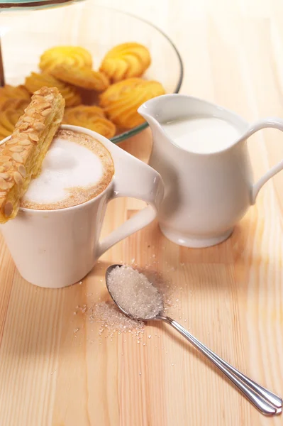 Fresh breakfast coffee and pastry — Stock Photo, Image