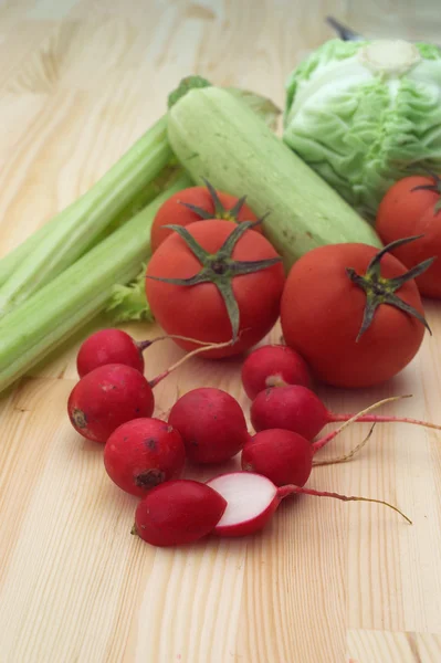 Fresh raddish and vegetables — Stock Photo, Image