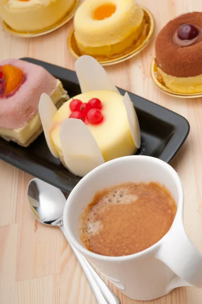 Espresso coffee and fruit cake — Stock Photo, Image