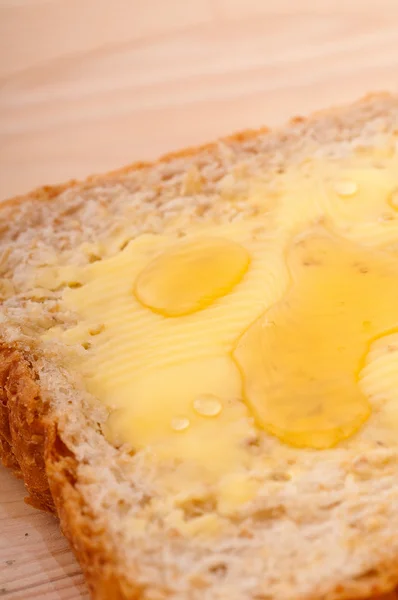 Хлебное масло и мед — стоковое фото