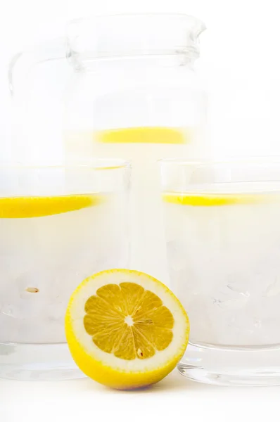 Taze limonata içmek — Stok fotoğraf
