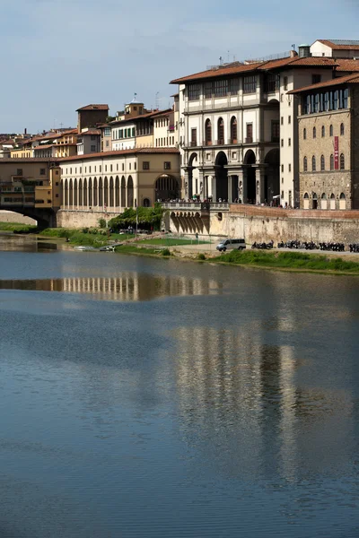 Florencja - Galeria uffizi ponte vecchio most. — Zdjęcie stockowe