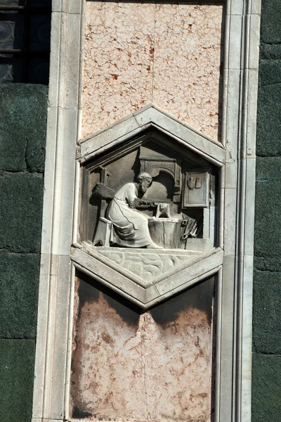 Florencie - šestihranný reliéf na giottos' campanile. — Stock fotografie