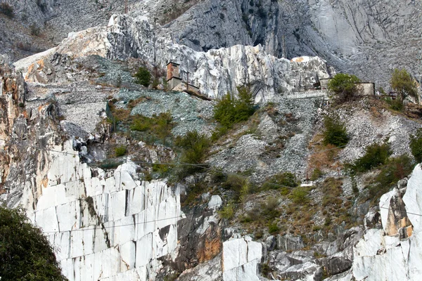 Márvány kőbányák - Apuan Alpok, Carrara, Toszkána, Olaszország — Stock Fotó