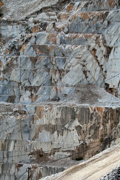 หินอ่อนเหมือง - เทือกเขา Apuan , Carrara, Tuscany, อิตาลี — ภาพถ่ายสต็อก