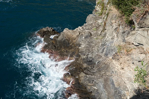 Falésias em Manarola. Cinque Terre, Liguria, Itália — Fotografia de Stock