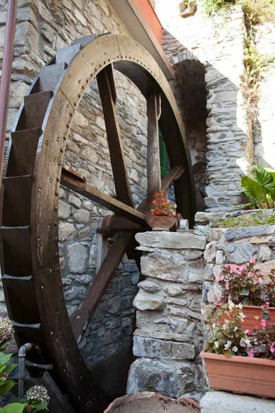 The old watermill in Manarola — Stock Photo, Image