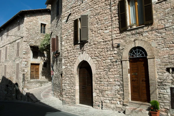 中世纪街在阿西西意大利山小镇 — 图库照片