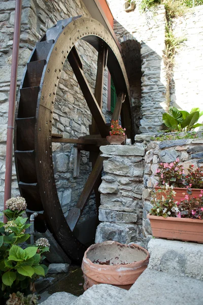 El antiguo molino de agua en Manarola — Foto de Stock