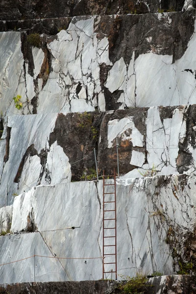 大理石采石场-apuan 阿尔卑斯山、 卡拉拉 — 图库照片
