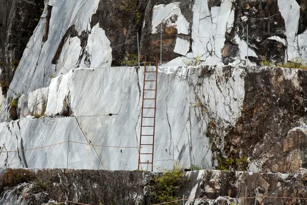 Die marmorsteinbrüche - apuanische alpen, carrara — Stockfoto
