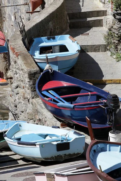チンクエ ・ テッレ イタリアで漁船 — ストック写真