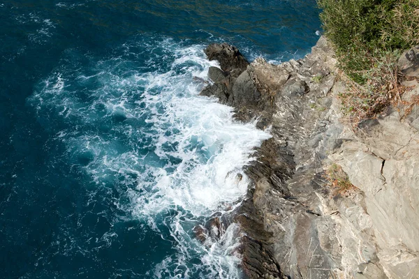 Scogliere a Manarola. Cinque Terre, Liguria, Italia — Foto Stock