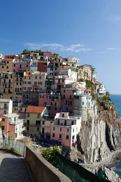 Manarola - una de las ciudades de Cinque Terre en Italia —  Fotos de Stock