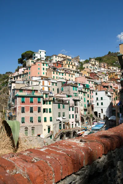 Riomaggiore - один из городов Cinque Terre в Италии — стоковое фото