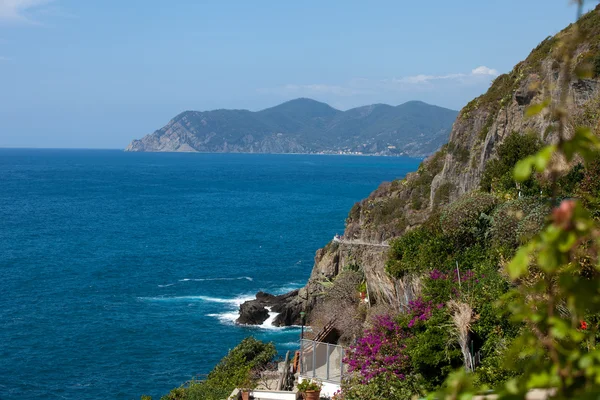 Falésias em Riomaggiore. Cinque Terre, Liguria, Itália — Fotografia de Stock