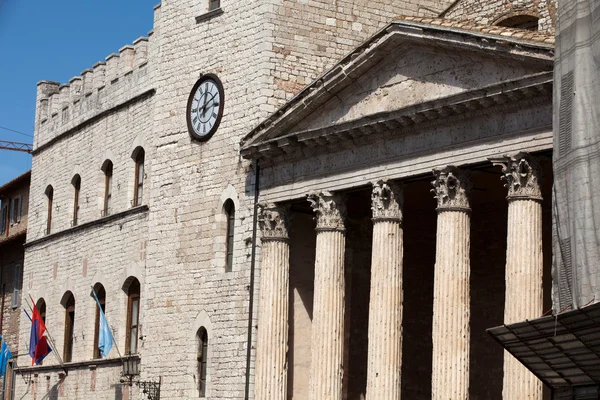 Assisi - the temple of Minerva — Stock Photo, Image