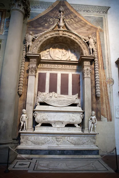 Tumba de Carlo Marsuppini en la Basílica de Santa Croce de Florencia . —  Fotos de Stock