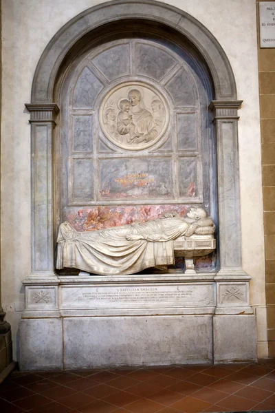 Гробница Рафаэлло Моргенина базилики Санта Кроче во Флоренции . — стоковое фото