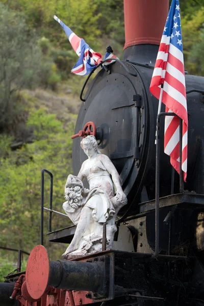Marble sculpture on the old locomotive — Stock Photo, Image