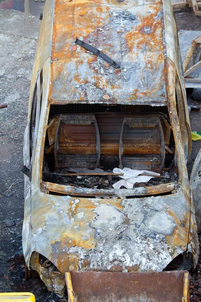 Сожженная машина — стоковое фото