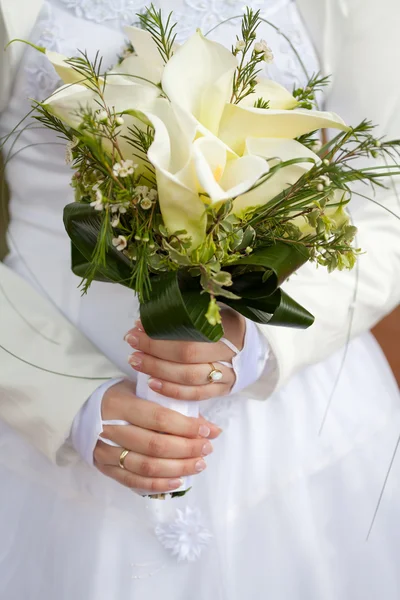 花嫁の花束を — ストック写真