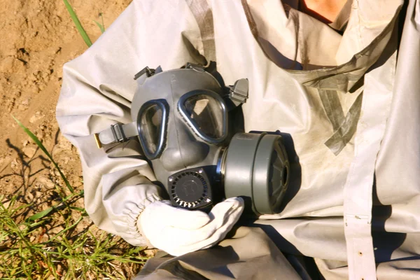 Άνθρωπος στην προστατευτική μάσκα αερίων — Φωτογραφία Αρχείου