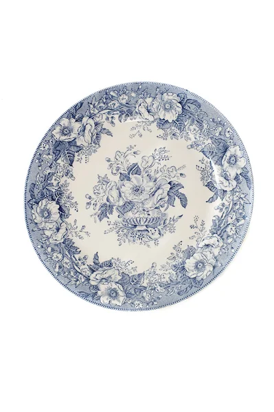 Антикварная тарелка — стоковое фото