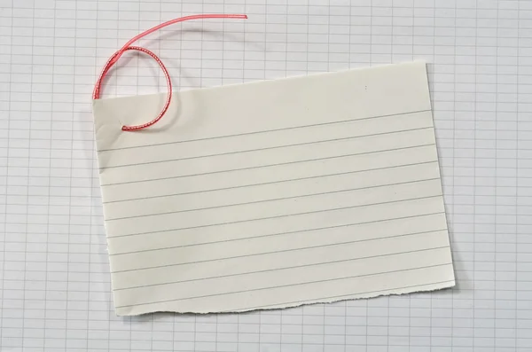 Σχισμένο χαρτί με γραμμές — Φωτογραφία Αρχείου