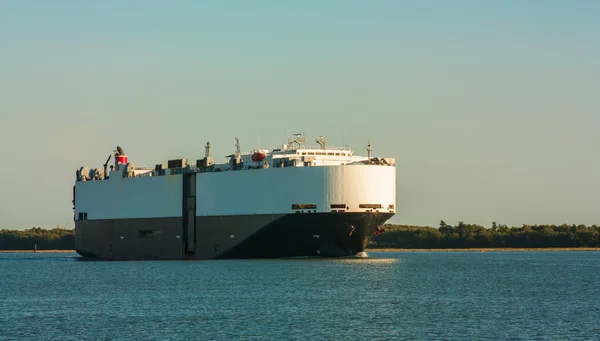 Navio de carga no porto — Fotografia de Stock