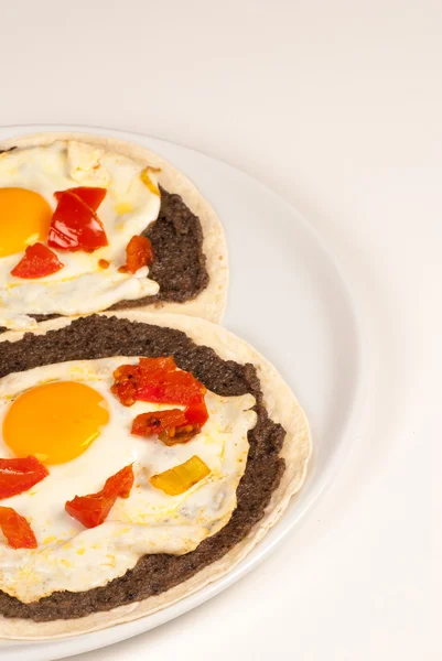 Desayuno con huevo rústico —  Fotos de Stock