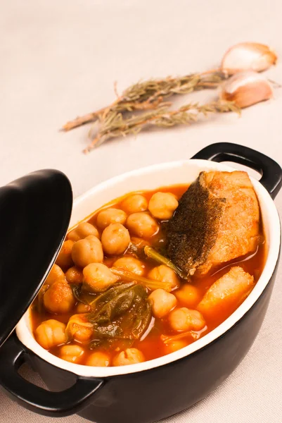 西班牙鹰嘴豆炖煮的食物 — 图库照片