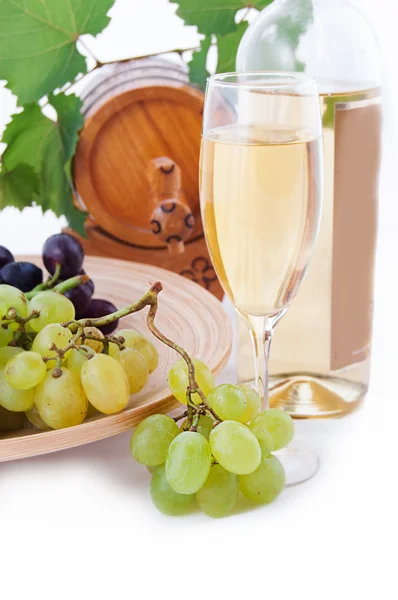 White wine bottle, glass and cask with grapes — Stock Photo, Image